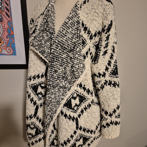 POL Boutique Cozy Black and White Patterned Cardigan Drapey Oversized S But OSFM - Picture 6 of 14